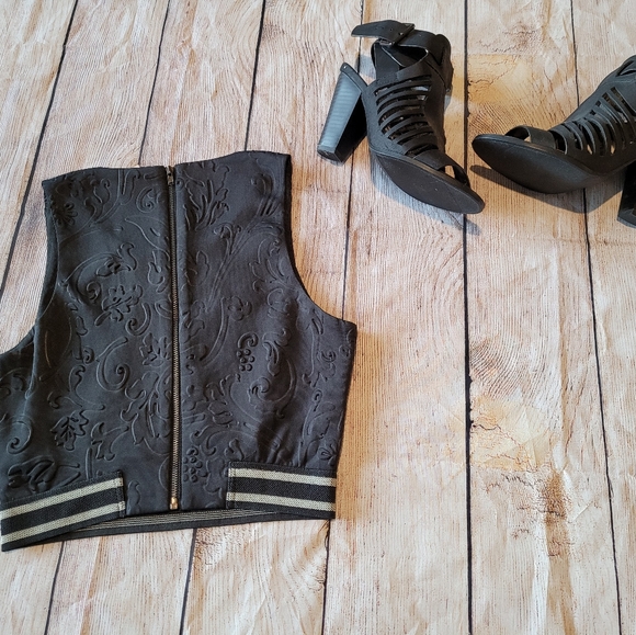 Sleeveless Jacquard Print Crop Top NWT✨️ - Picture 7 of 14